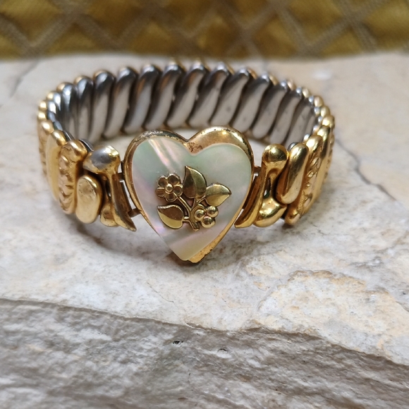 Vintage Jewelry - Vintage Sweetheart Bracelet Mother Of Pearl Heart Bracelet